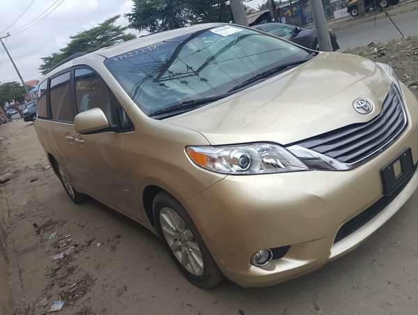 A picture of 2012 Toyota sienna Price 18m Location Amuwo odofin Lagos 07030746449