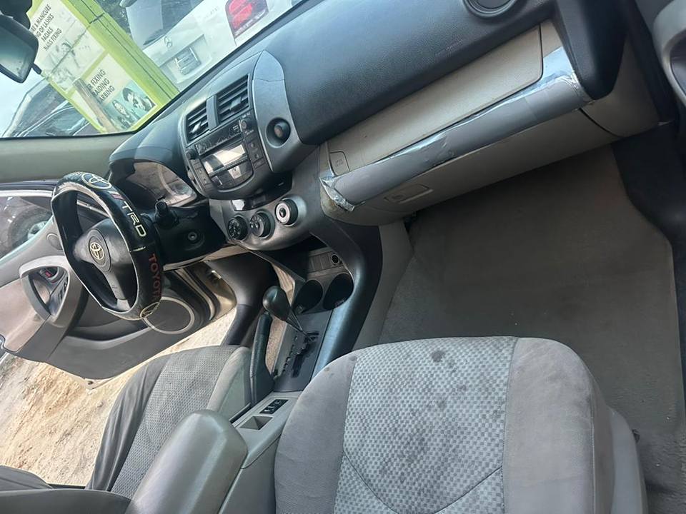 A picture of 2007 rav4 four plug engine first body kpan engine gear