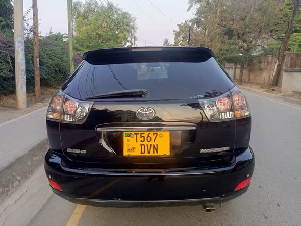 A picture of Toyota harrier inauzwa 26 5million maongezi