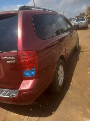 A picture of 2006 Hyundai Entourage