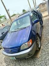 A picture of 2002 TOYOTA Sienna