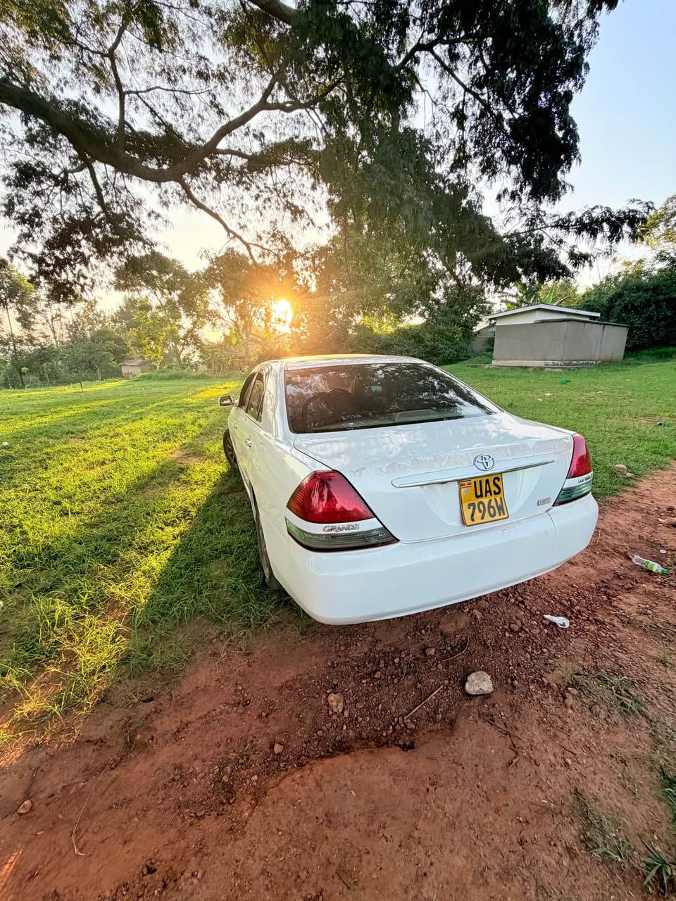 A picture of 2004 Toyota mark 2 grand