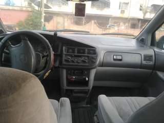 A picture of First body Toyota sienna for sale call 08037665153