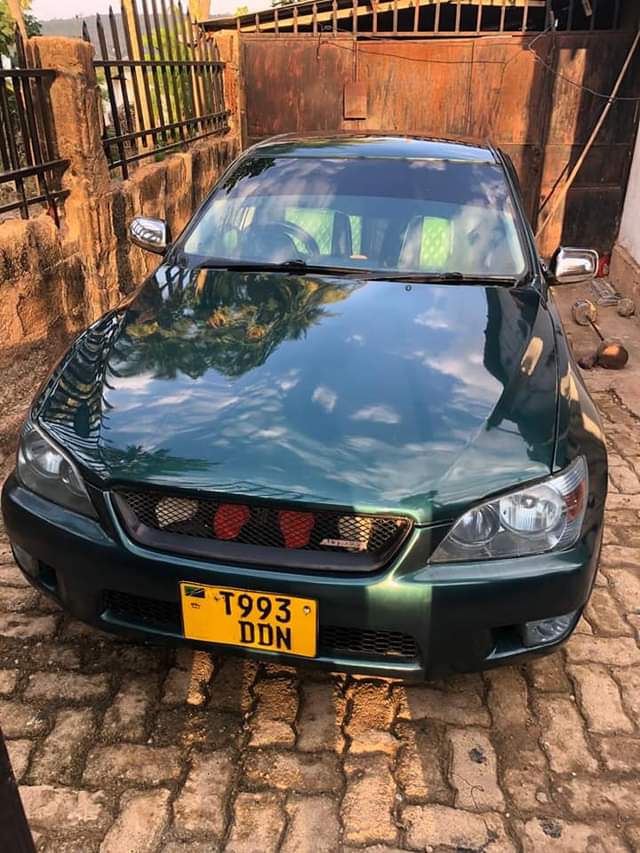 A picture of Altezza Lexus Sports Manually 7Gear 6Cylinder Engine beams 2000 cc1980