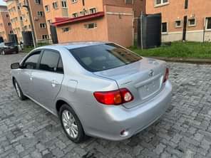 A picture of wow This is pristine clean Tokubo standard Toyota Corolla 2010