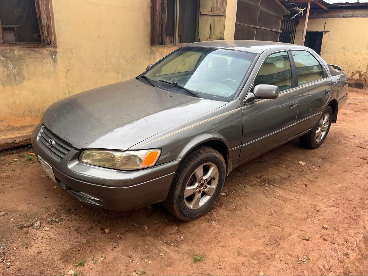 A picture of Distress DEALER MARKET 1.950m. SAGAMU Toyota CAMRY Tiny Light ...4Plug