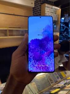 A picture of Samsung galaxy S20 