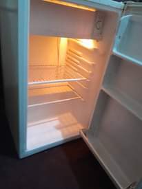 A picture of Fridge Kali sanaa Inapooza na kugandisha Bei ni 190000 Pigaa