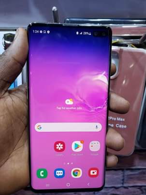 A picture of Samsung galaxy s10 plus At cheap price Storage 128gb 8gb