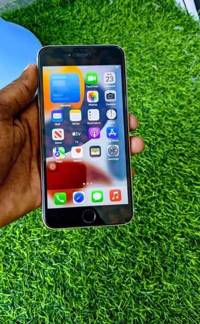 A picture of Iphone 6s plus 64gb 140 000 tu
