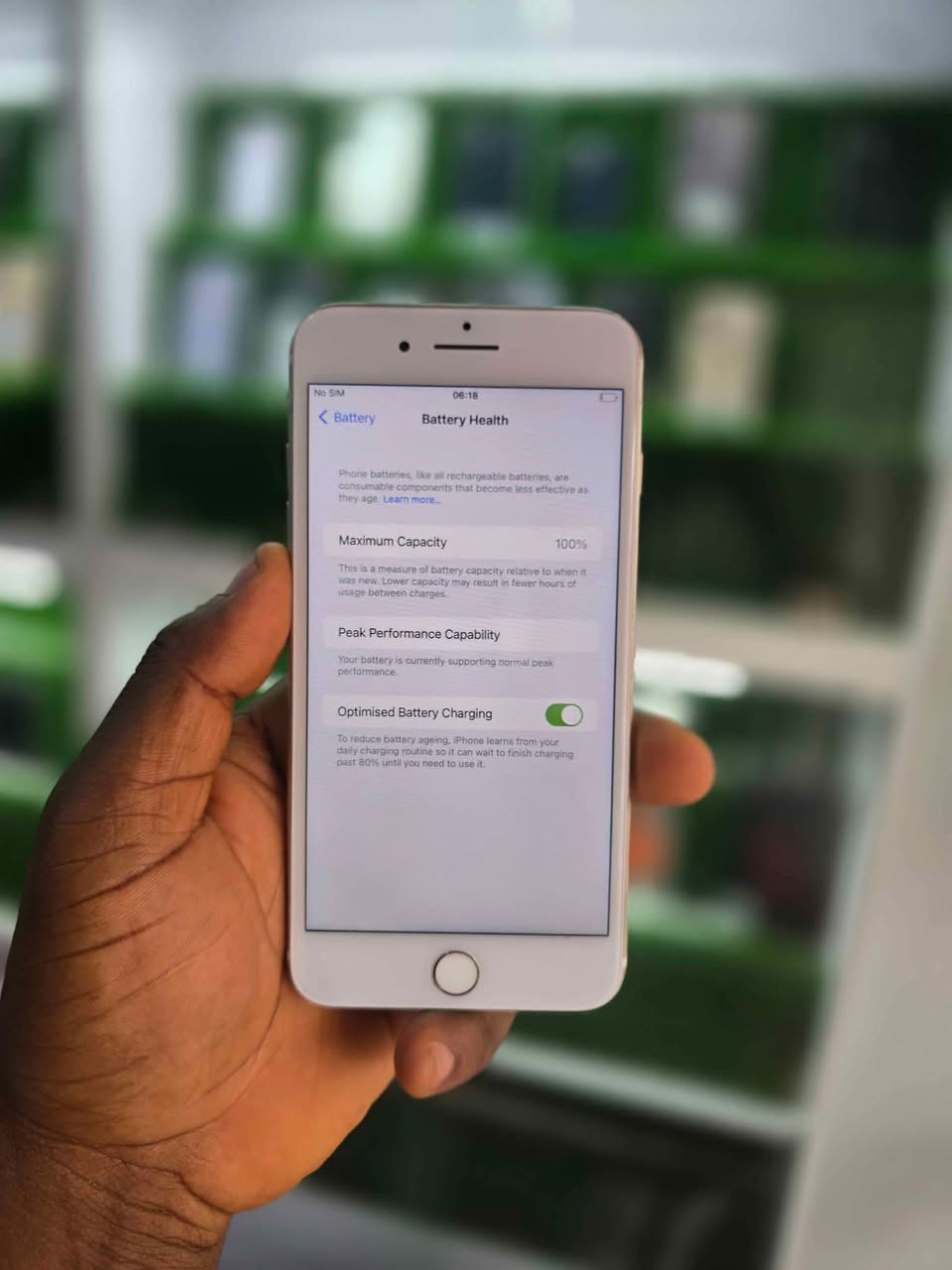 A picture of Iphone 7plus 128gb