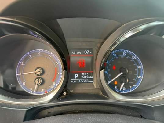 A picture of TOYOTA COROLLA 2015