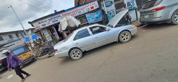 A picture of 2005 Toyoter carmy