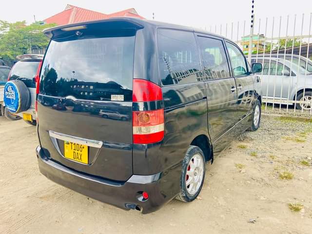 A picture of TOYOTA VOXY 0714058883