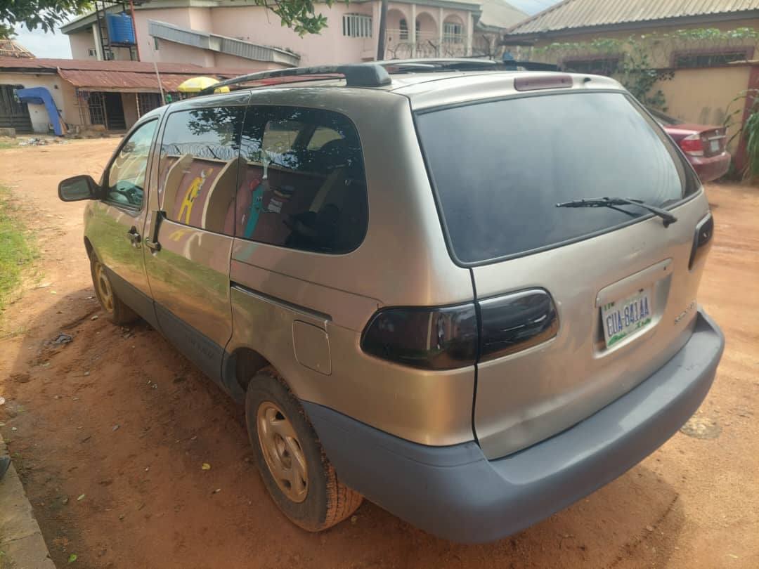 A picture of Toyota sienna