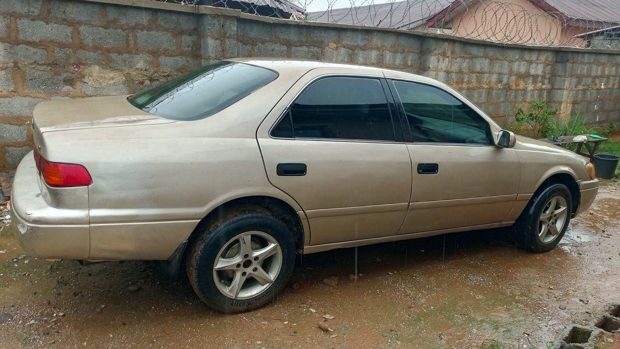 A picture of Toyota Camry big light