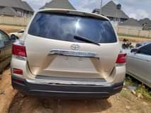 A picture of Toyota Highlander 08