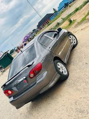 A picture of Corolla 2005 6