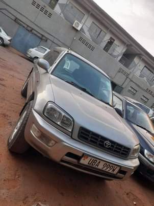 A picture of 2000 Toyota Rav4