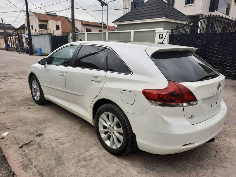 A picture of Toyota Venza 2013
