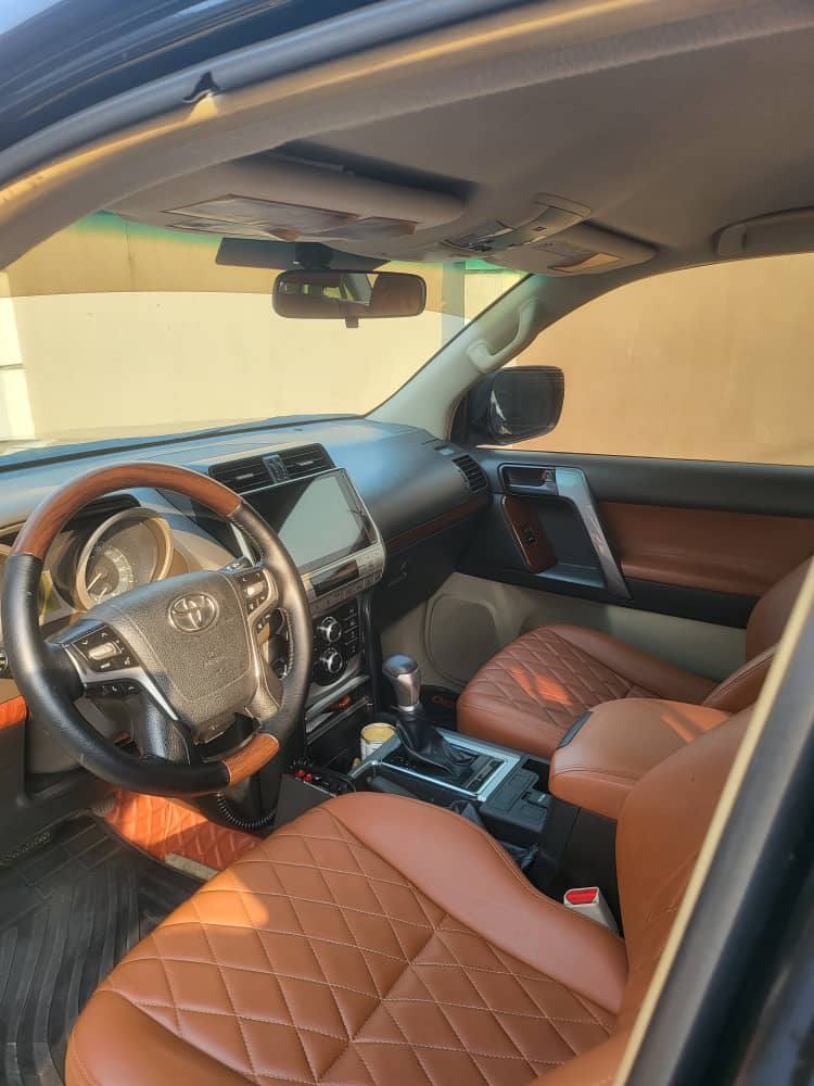 A picture of Land cruise prado