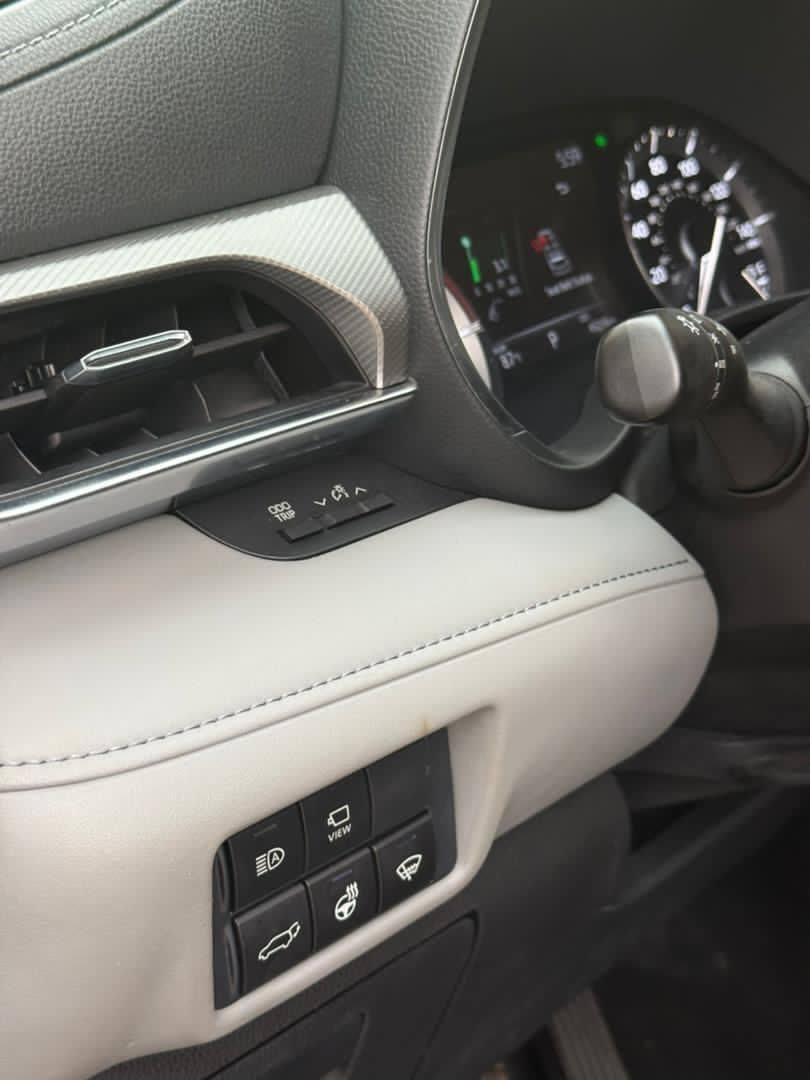 A picture of GOOD DEAL 2021 Toyota Highlander PLATINUM Foreign used 360 Degree