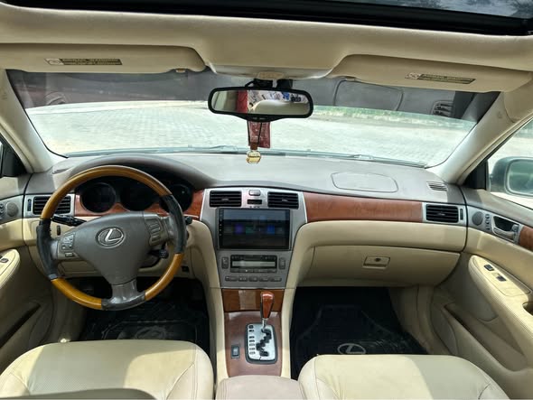 A picture of Lexus ES330 2005