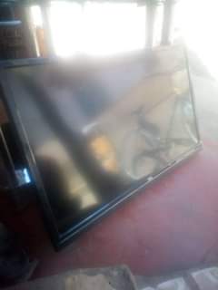 A picture of TCL frat screen inch 32 inayodum ya kisasa