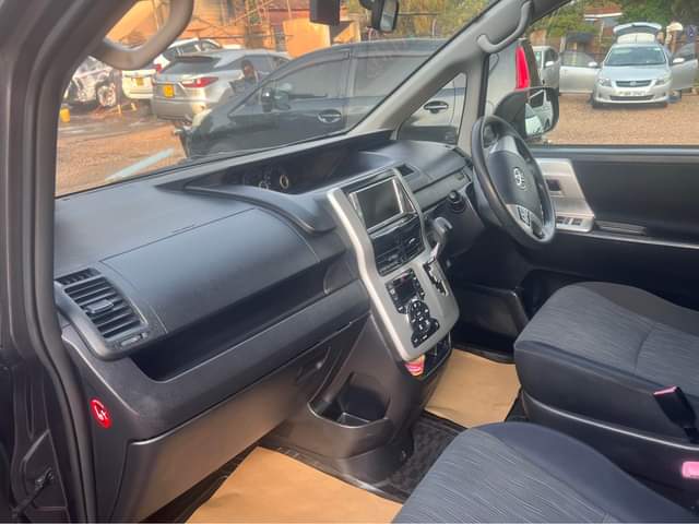 A picture of Toyota noah si 2010 4WD at only 40m negotiable contact
