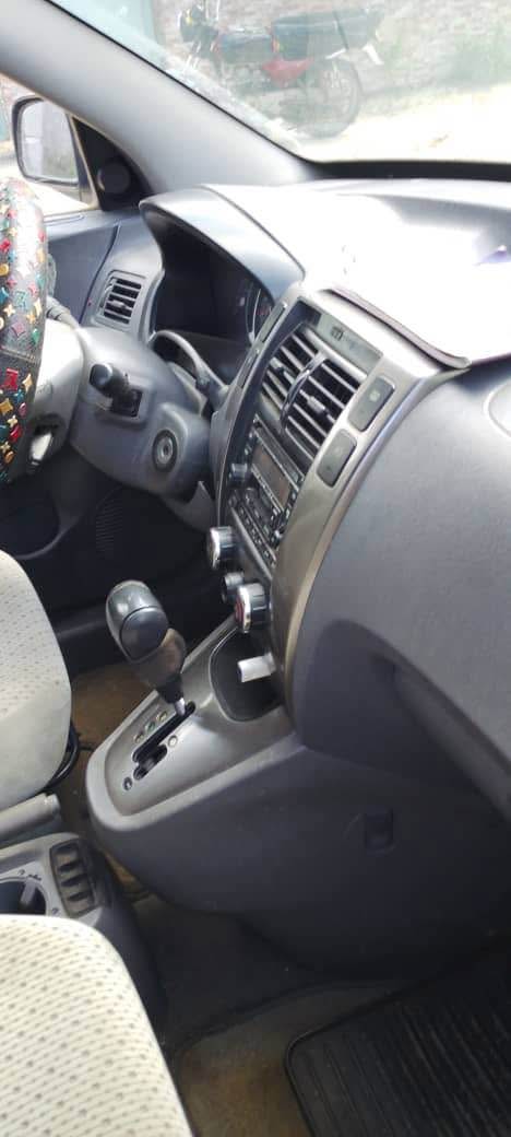 A picture of Hyundai Tucson 2008