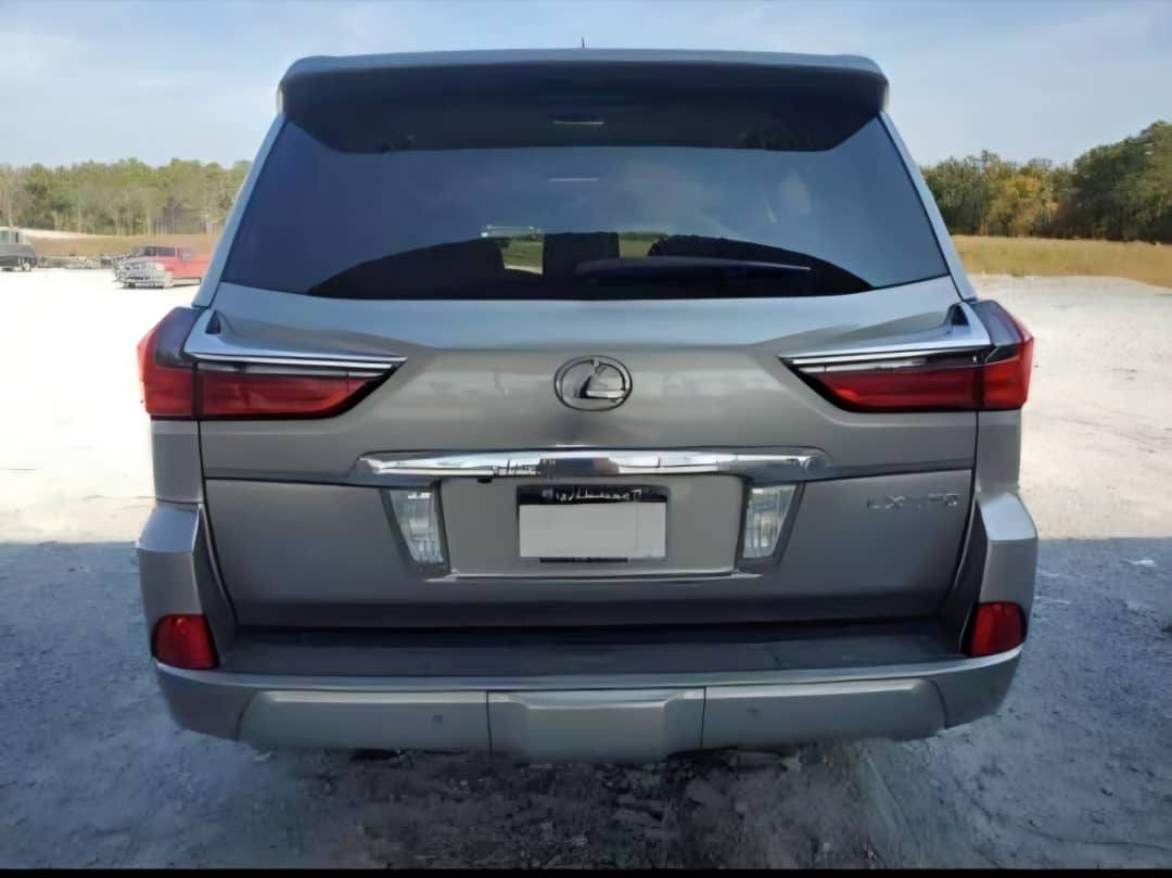 A picture of Lexus LX 570 2017