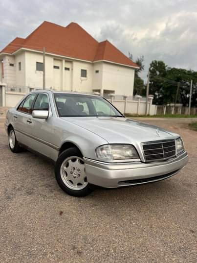 A picture of QUICK SALE EXTREMELY CLEAN USED MERCEDES BENZ C180 JAKA BELGIUM