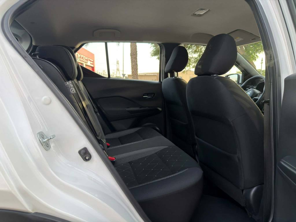 A picture of Nissan kicks SV gcc model 2017 971566482809