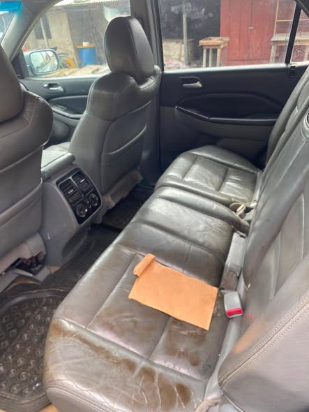 A picture of Acura MDX 20006