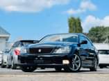 A picture of Toyota crown ATHLET chases