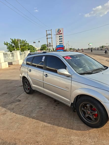A picture of Belgium escape Toyota vibe 2004 Buy and drive only Nothing