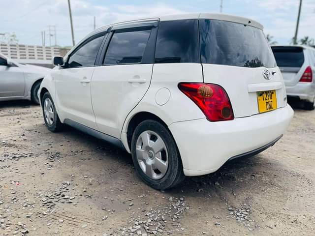 A picture of Toyota IST