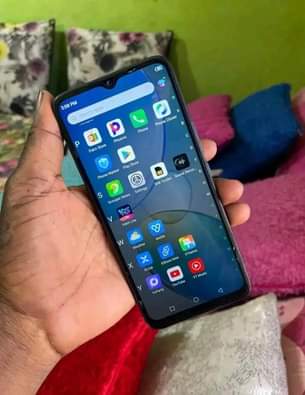 A picture of INFINIX HOT12i bei 150 000 tu