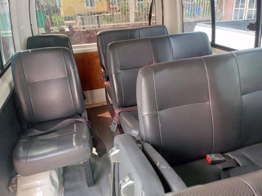 A picture of 2013 Toyota hiace bus