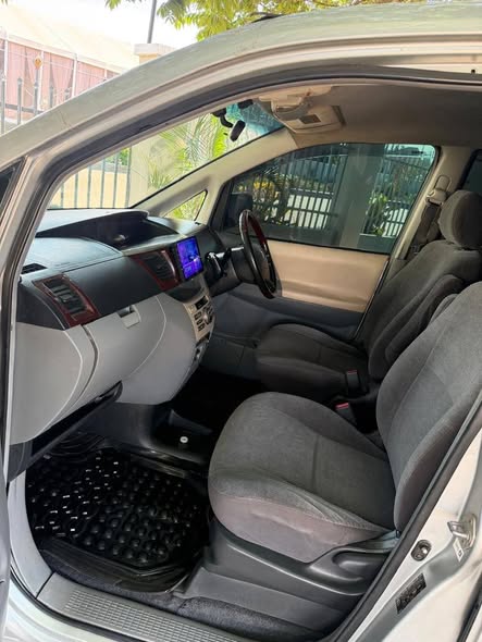 A picture of TOYOTA NOAH NEW MODEL