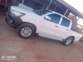 A picture of Hillux model 2013 Automatic engine vvti 80m call 0757619611