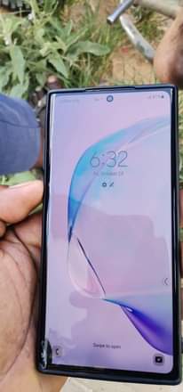 A picture of Galaxy not10 plus gb256 ram12