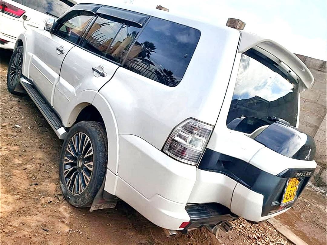 A picture of Pajero Model 2012 Petrol Engine Has Sunroofs Call O703273550