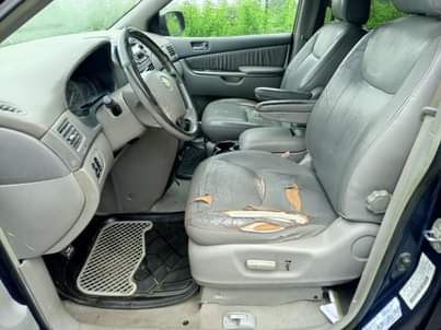 A picture of Toyota Sienna XLE 04model Flashed on first body Unscrewed but