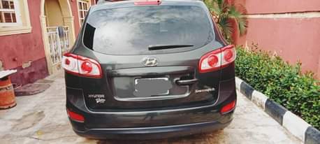 A picture of Hyundia Santafe 2010 model registered Nigerian used