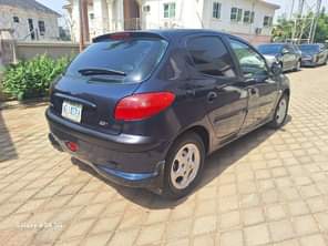A picture of Peugeot 206 Ac needs a little attention Gear and engine