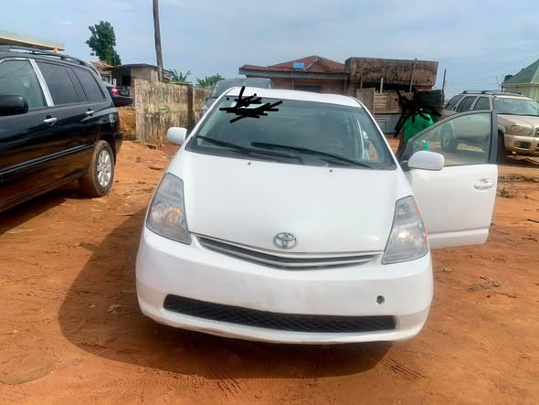 A picture of Toyota Prius 2007 engine and gear AC NEED GAS 09056218817