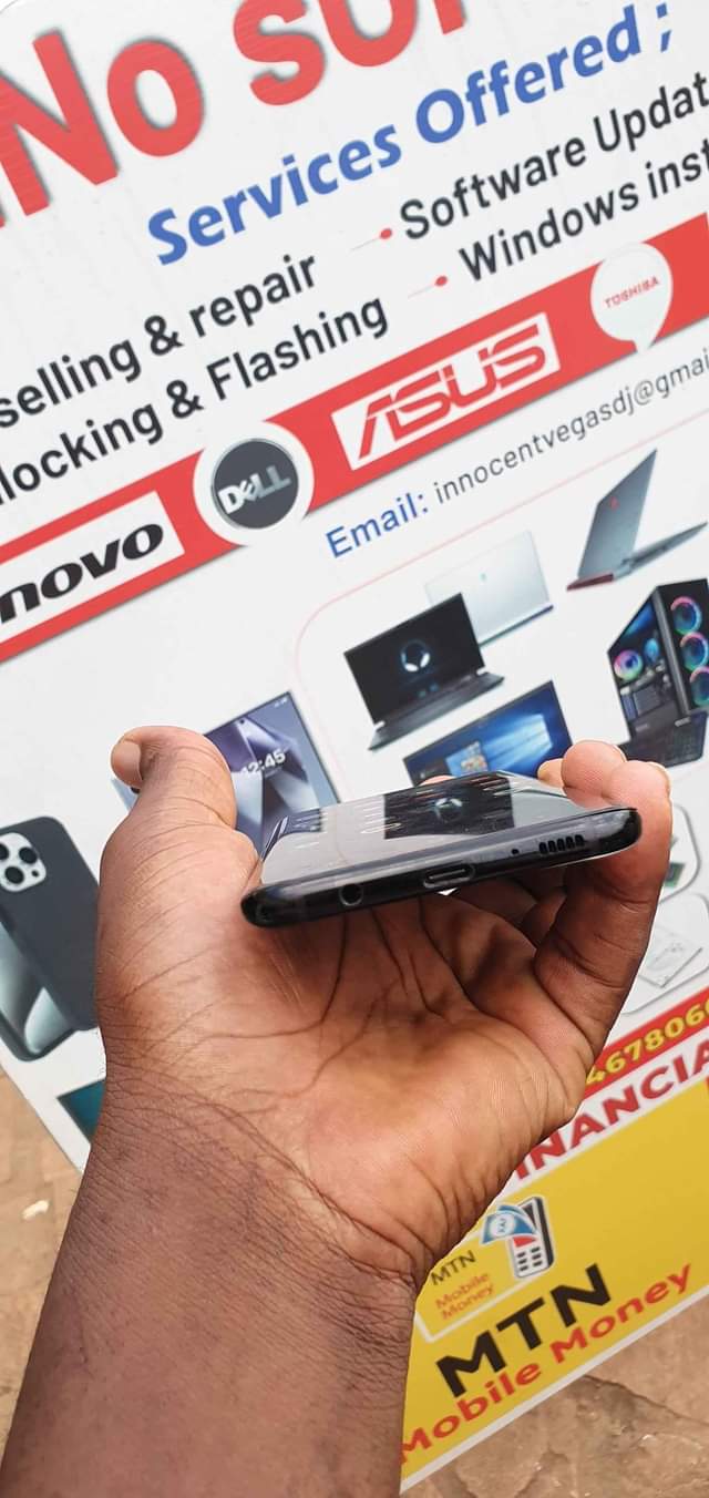 A picture of Samsung galaxy s8 with 64gb storage 4gb ram on sell