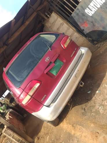 A picture of Toyota SIENNA Engine Gear Ac needs Attention Clean leather interior