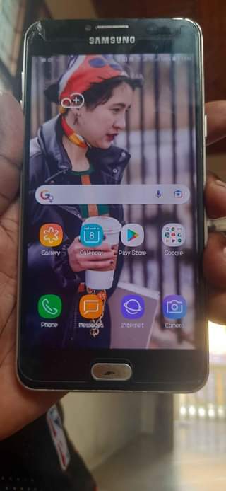 A picture of Samsung c7